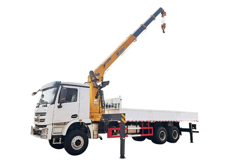 XCMG XGA325 truck-mounted crane on 25-ton GVW 6x4 chassis with Shanghai SC10 10.4L engine and 10-speed transmission
