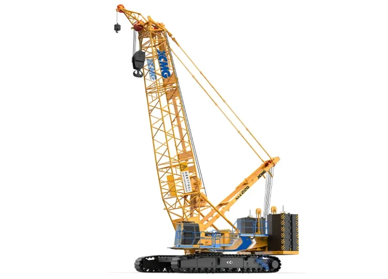 XCMG XLC220 Lattice-Boom Crawler Crane — 220 ton, 17-83 m boom range, built for ports, docks, roads, bridges, and chemical industry