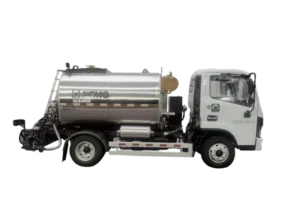 XCMG XLS305A Asphalt Distributor — 3.8 m3 tank, 3.5 m spraying width, Sinotruk 4x2 chassis