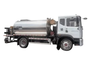 XCMG XLS905A Asphalt Distributor — 8.8 m3 tank, 6 m spraying width, Sinotruk 4x2 chassis with Yuchai YC6J220 engine
