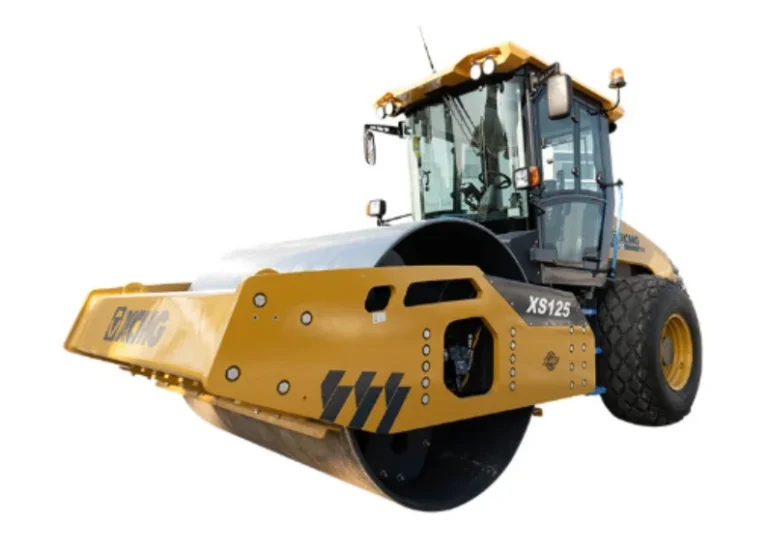 XCMG XS125 / XS125PD Stage II single drum vibratory roller 12.6 t Dongkang 93 kW