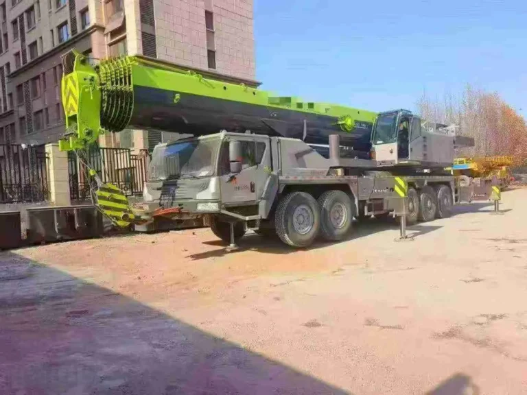 Used ZOOMLION ZTC2000VS863 200 ton truck crane, 2025 build, 88 m main boom, Cummins and Weichai China VI engines